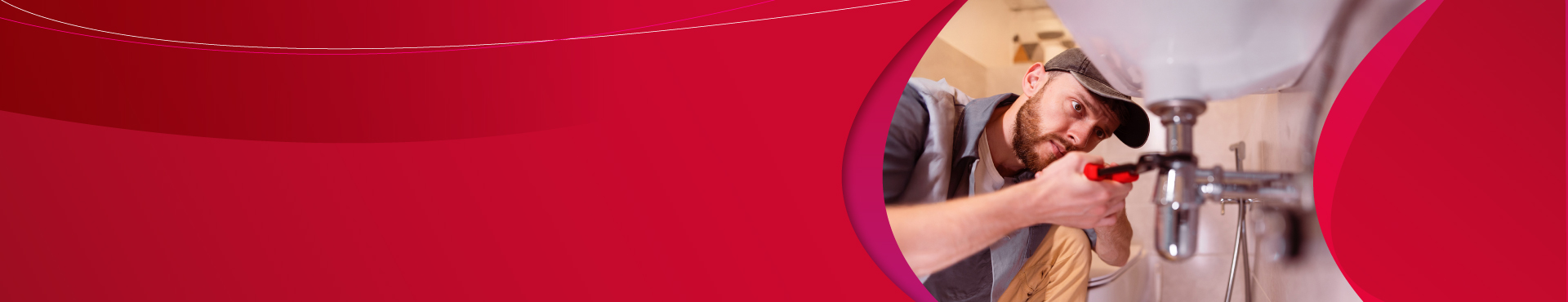 Imagem de fundo vermelho radiante com profissional encanador ajustando o sifão da pia